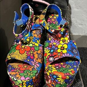 Bold Floral Platform Sandals - Multicolor
